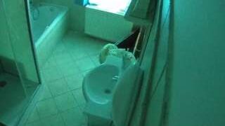 voyeurcam-julmodels-bath-2nd-2