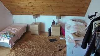 voyeurcam-julmodels-whitebed-2