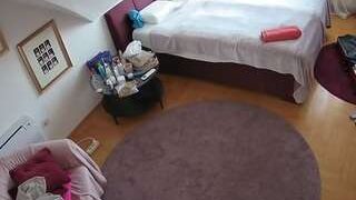 voyeurcam-julmodels-whitebed-4