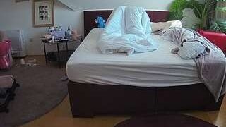 voyeurcam-julmodels-whitebed-6