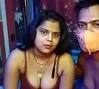 Hot_desicouple69