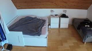 voyeurcam-julmodels-greybed-3