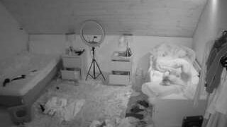 voyeurcam-julmodels-whitebed-2