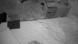 voyeurcam-julmodels-whitebed-3