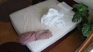 voyeurcam-julmodels-whitebed-5