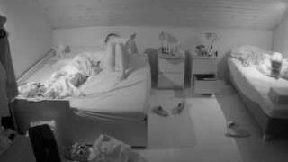 voyeurcam-julmodels-greybed-3