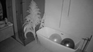 voyeurcam-casa-salsa-bathroom-2