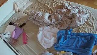 voyeurcam-julmodels-greybed-1