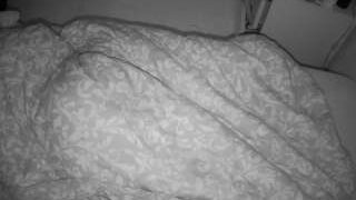 voyeurcam-julmodels-greybed-2