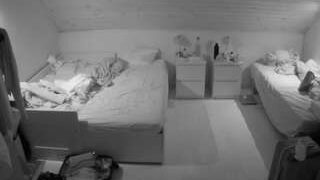 voyeurcam-julmodels-greybed-3
