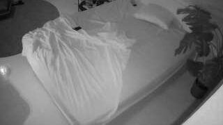 voyeurcam-julmodels-whitebed-5