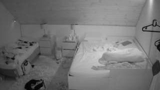 voyeurcam-julmodels-whitebed-2
