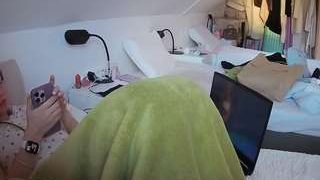 voyeurcam-julmodels-bed-4