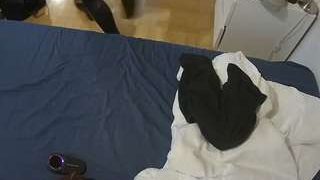 voyeurcam-julmodels-greybed-2