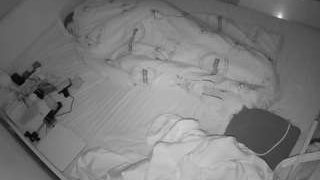 voyeurcam-julmodels-greybed-1