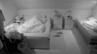 voyeurcam-julmodels-greybed-3