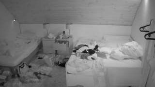 voyeurcam-julmodels-whitebed-2