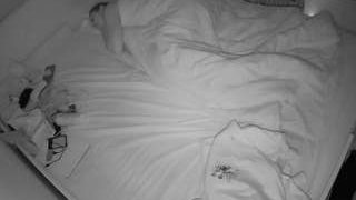 voyeurcam-julmodels-greybed-1