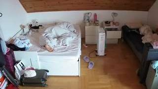 voyeurcam-julmodels-greybed-3