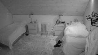 voyeurcam-julmodels-whitebed-3