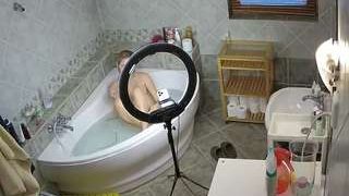 voyeurcam-julmodels-bath-1st-2