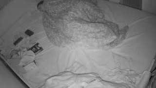 voyeurcam-julmodels-greybed-1