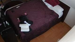 voyeurcam-julmodels-whitebed-2