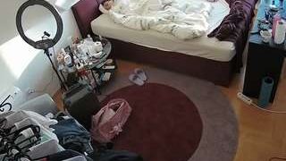 voyeurcam-julmodels-whitebed-1