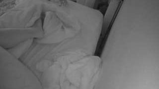 voyeurcam-julmodels-whitebed-4