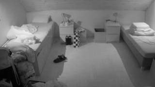 voyeurcam-julmodels-greybed-3
