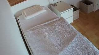voyeurcam-julmodels-greybed-1