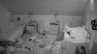 voyeurcam-julmodels-whitebed-3