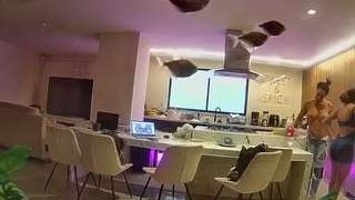 voyeurcam-casa-salsa-fishtank