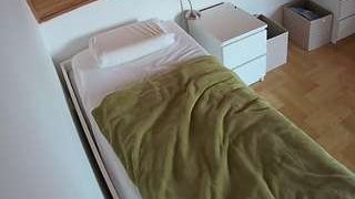 voyeurcam-julmodels-greybed-1