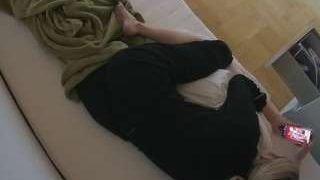 voyeurcam-julmodels-greybed-2