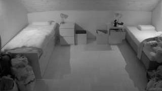 voyeurcam-julmodels-greybed-3