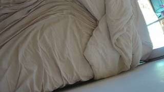voyeurcam-julmodels-whitebed-4
