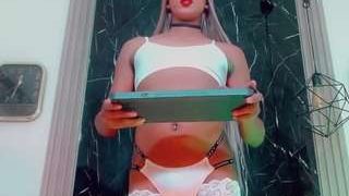 amanda-cax