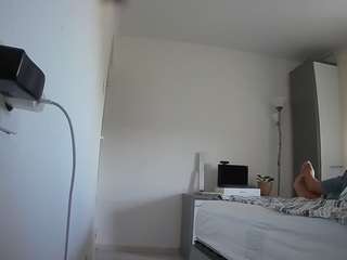 voyeurcam-charmhellen-kitchen
