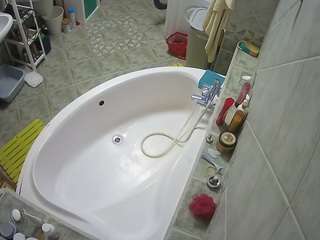 voyeurcam-julmodels-bath-1st-1