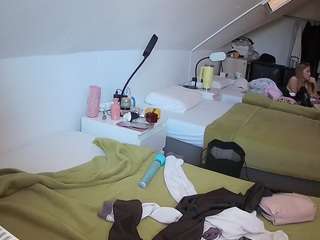 voyeurcam-julmodels-bed-4