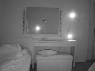 voyeurcam-julmodels-living-6