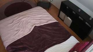 voyeurcam-julmodels-whitebed-2