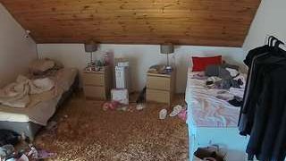 voyeurcam-julmodels-whitebed-3