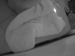 voyeurcam-julmodels-whitebed-4