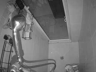 voyeurcam-baileybase-shower