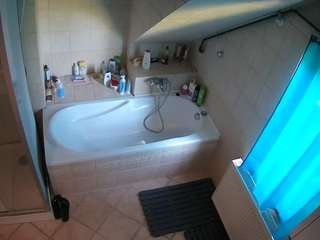 voyeurcam-julmodels-bath-2nd-1