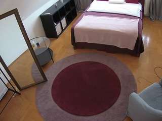 voyeurcam-julmodels-whitebed-1